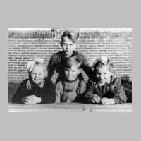 022-1343 Die Geschwister Schlisio - Harry, Lothar, Resi und Gretel  2 Jahre nach der Flucht im Jahre 1947 .jpg